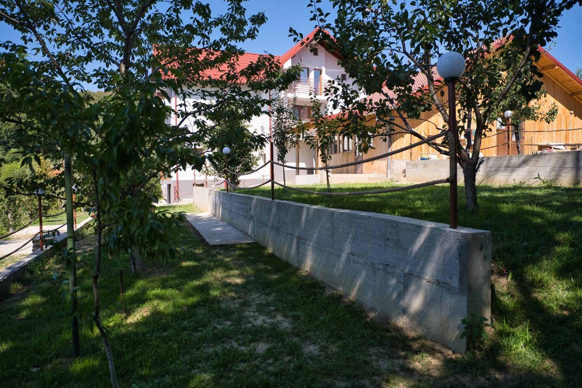 Perla Argesului, Ciubar, Piscina, Lift, Gratar, Cabana, Pensiuni, Hotel Cazare Transfagarasan Curtea De Arges Albestii de Arges Luaran gambar