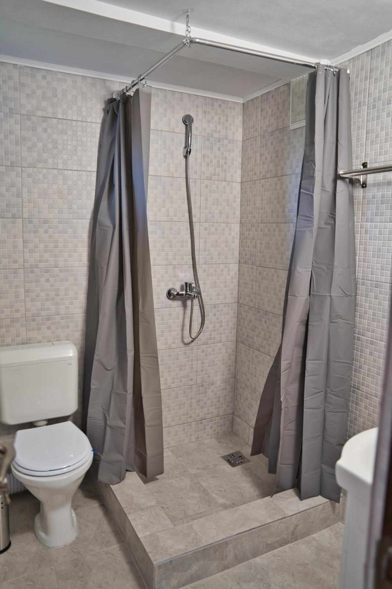 Perla Argesului, Ciubar, Piscina, Lift, Gratar, Cabana, Pensiuni, Hotel Cazare Transfagarasan Curtea De Arges Albestii de Arges Bilik gambar